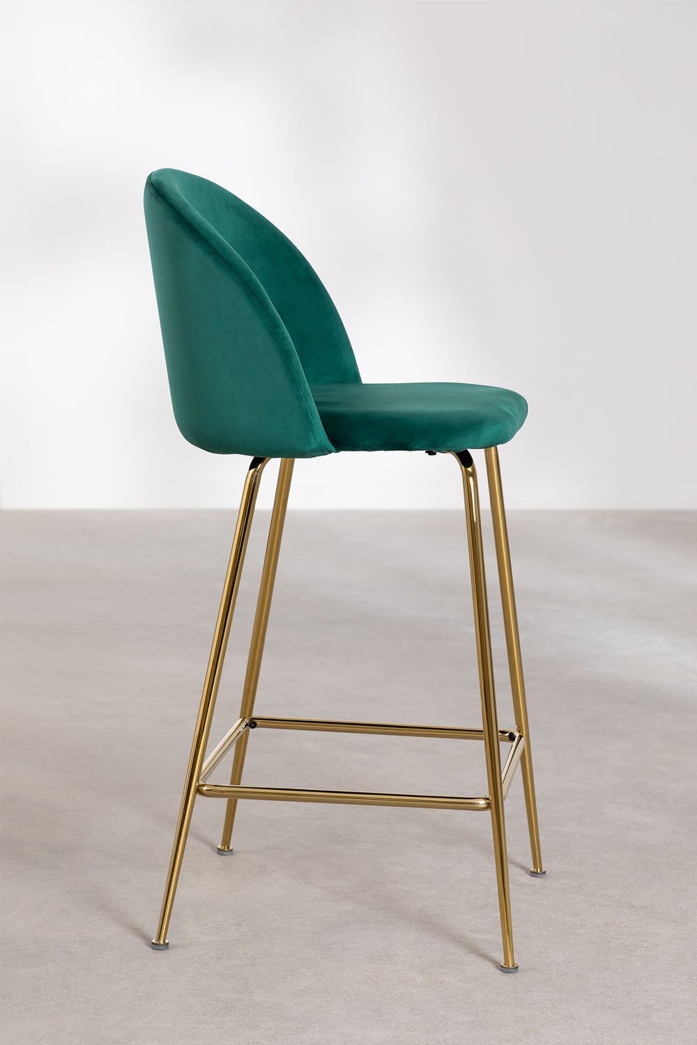 Tabouret haut 65cm en velours vert jungle et pieds dorés Kana Design, image de la galerie 2