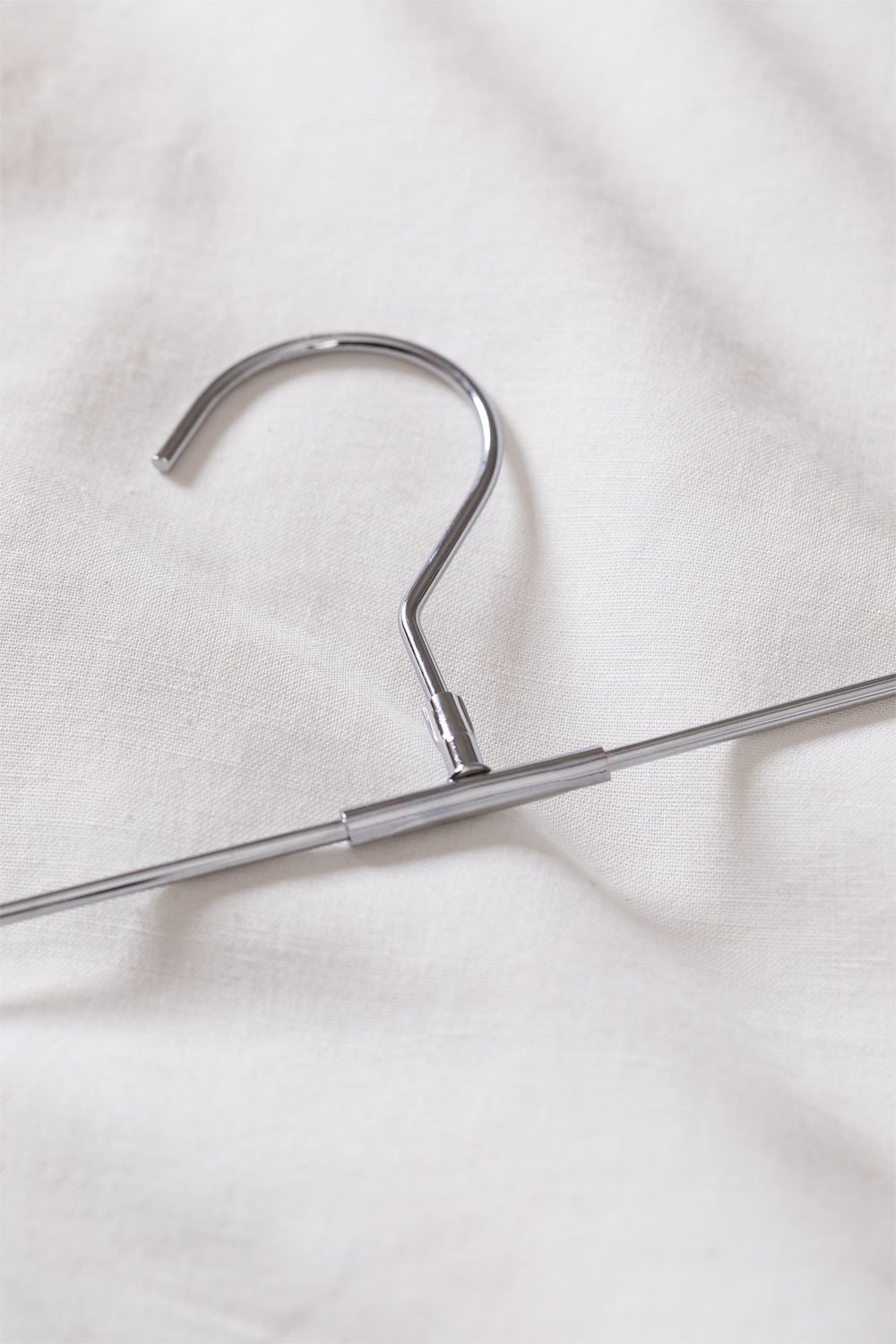 Lot de 6 cintres métallisés avec clip Gärde, image de la galerie 3