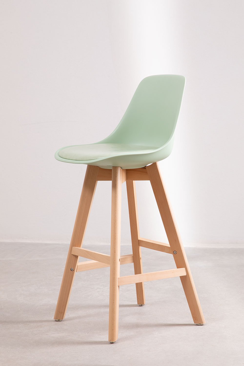 Lot de 4 tabourets hauts 65 cm en bois de hêtre, polypropylène et similicuir celadón Nordic Edition, image de la galerie 2
