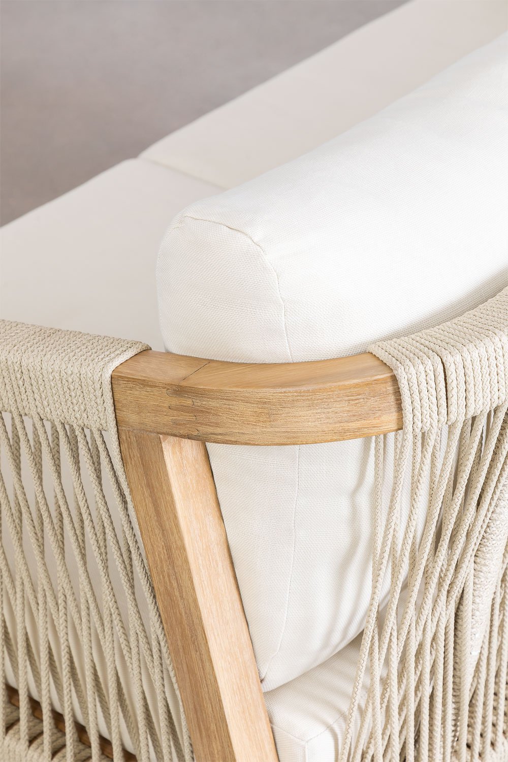 Salon de jardin composé d'un canapé 2 places, deux fauteuils et table basse en bois d'acacia et corde tressée Dubai , image de la galerie 6