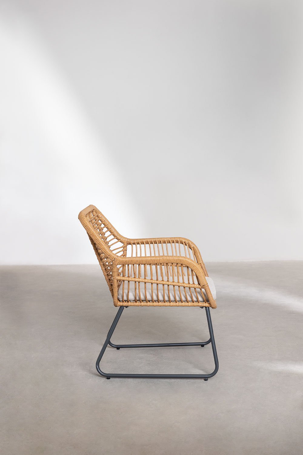 Salon de jardin composé d'un canapé 2 places, 2 fauteuils et table basse en acier et rotin synthétique Visutt, image de la galerie 6