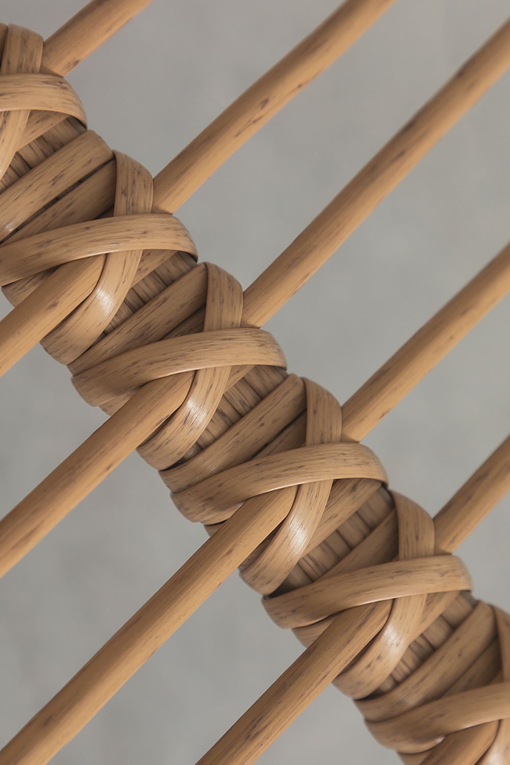 Salon de jardin composé d'un canapé 2 places, 2 fauteuils et table basse en acier et rotin synthétique Visutt, image de la galerie 8