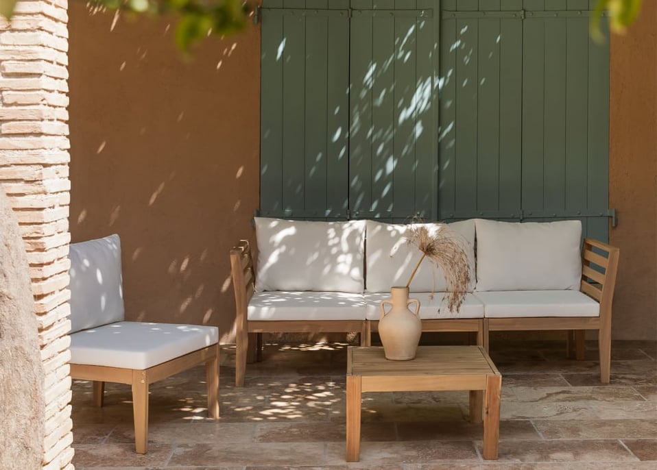 Salon de jardin avec canapé modulable 3 pièces avec accoudoirs et table basse en bois d'acacia Filips