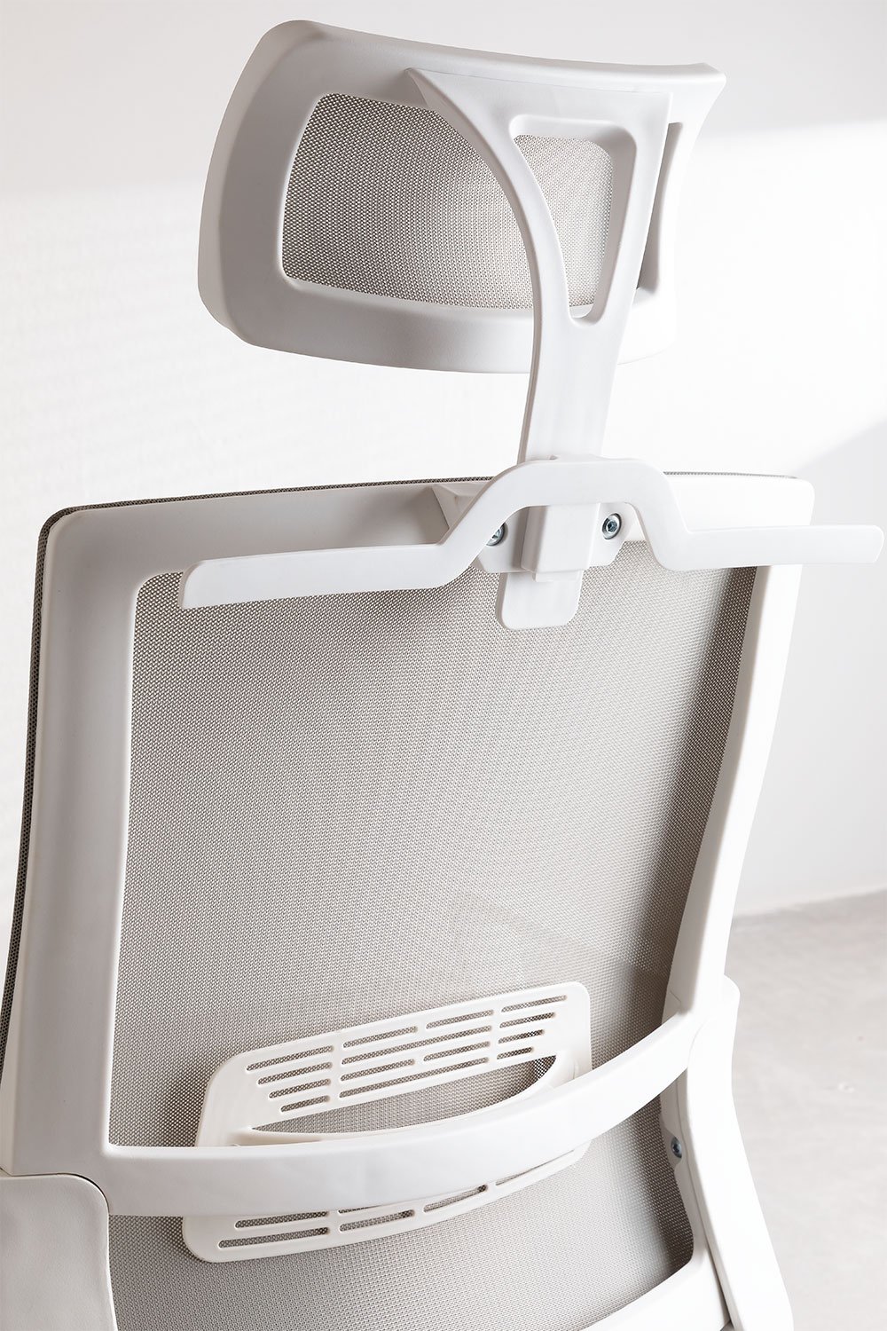 Chaise de bureau couleur bois naturel et blanc avec support en métal et  roulettes et hauteur réglable Varel CLP - Habitium®
