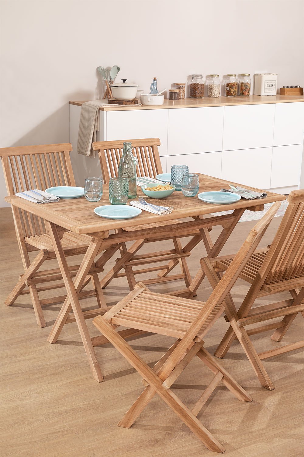 Ensemble table rectangulaire (120x70 cm) et 4 chaises de salle à manger pliantes en bois de teck Pira, image de la galerie 1