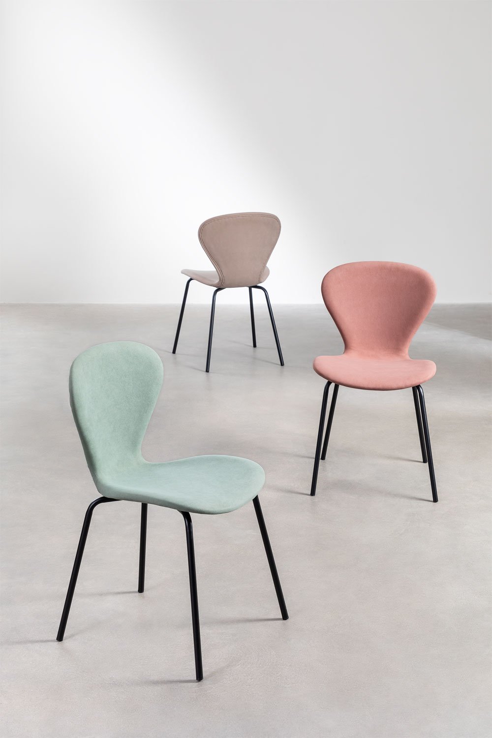 Lot de 4 chaises de salle à manger empilables rembourrées Uit, image de la galerie 8