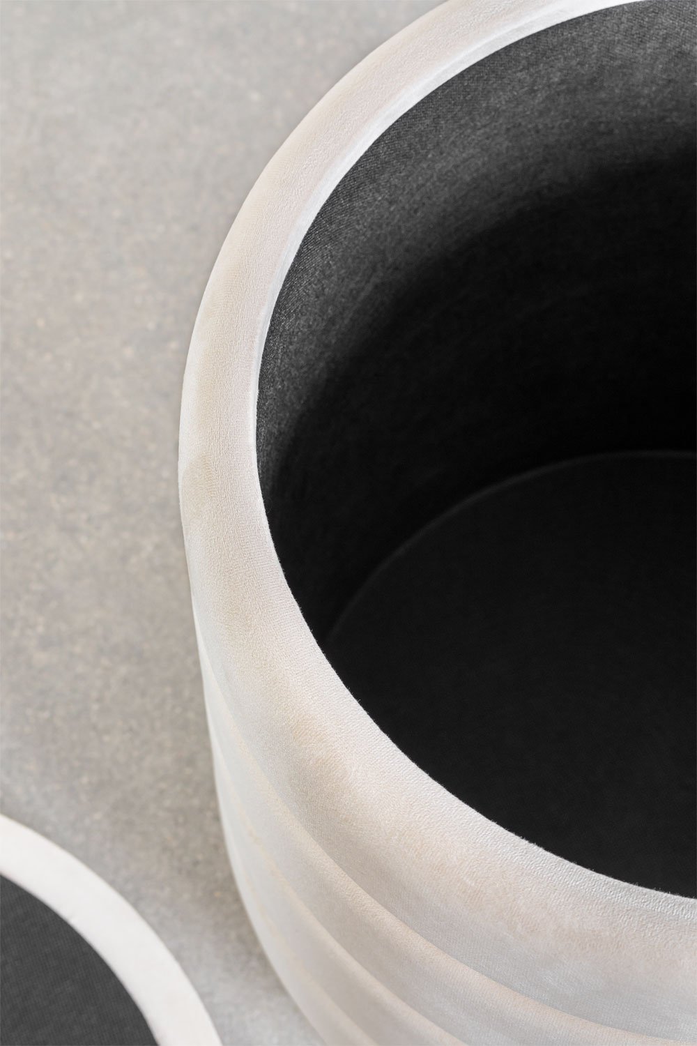 Pouf de rangement en velours Bradford, image de la galerie 3