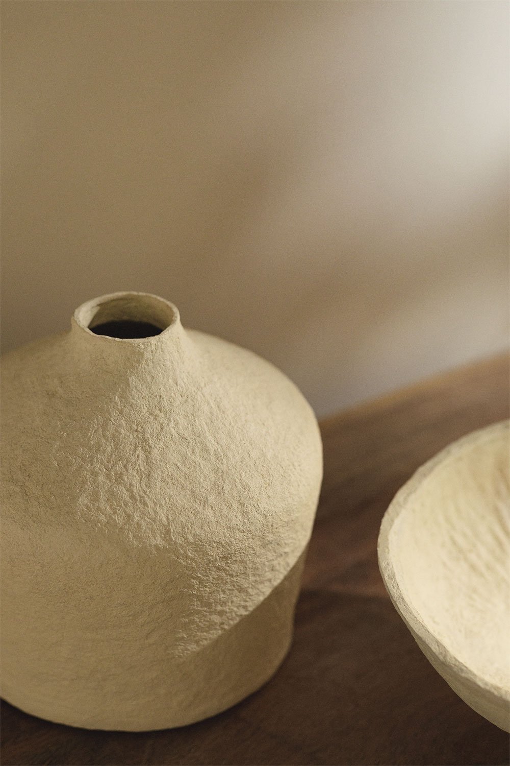 Vase décoratif en papier mâché fait à la main Brimsley, image de la galerie 1