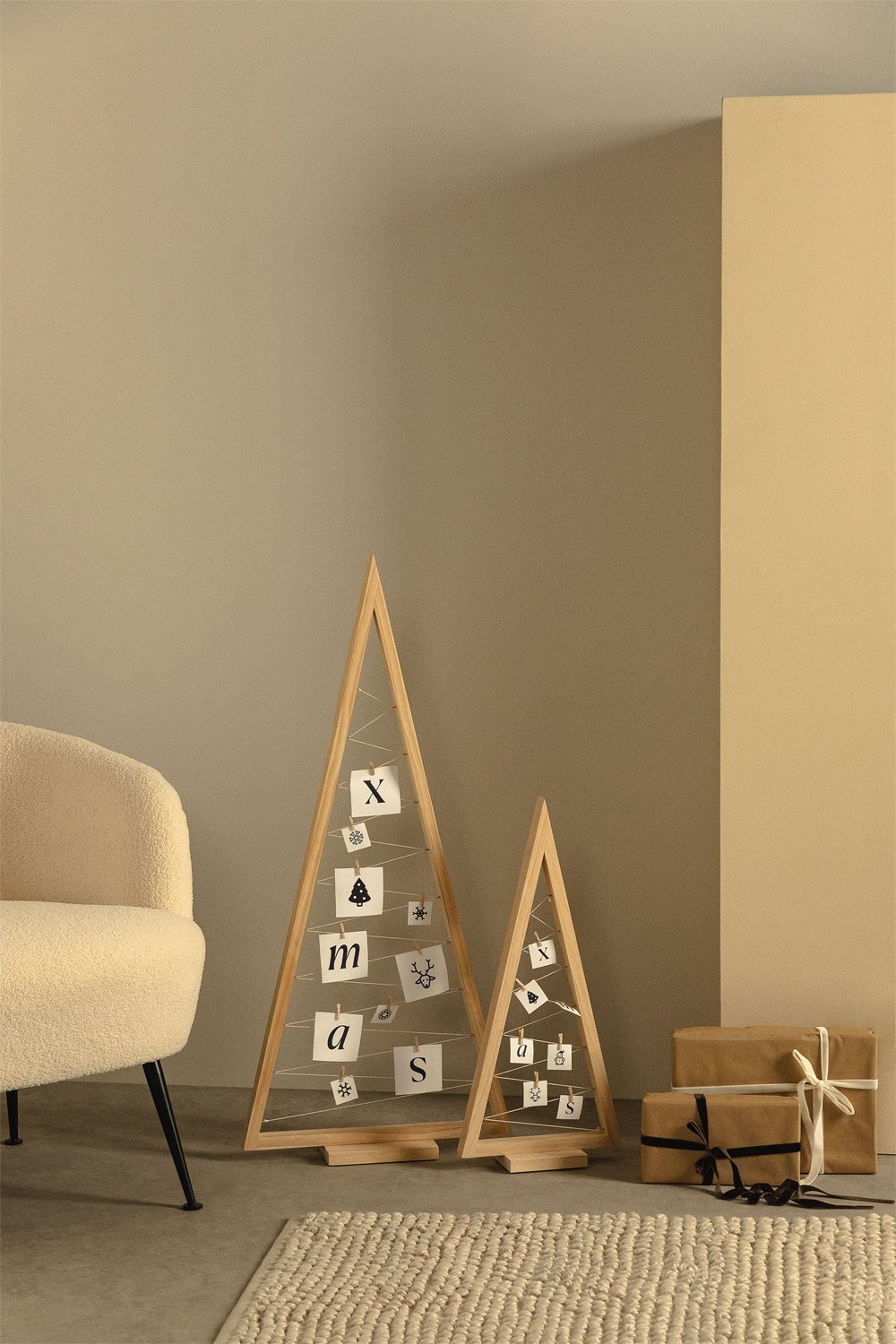 Arbre de Noël en bois de pin Elwood, image de la galerie 6