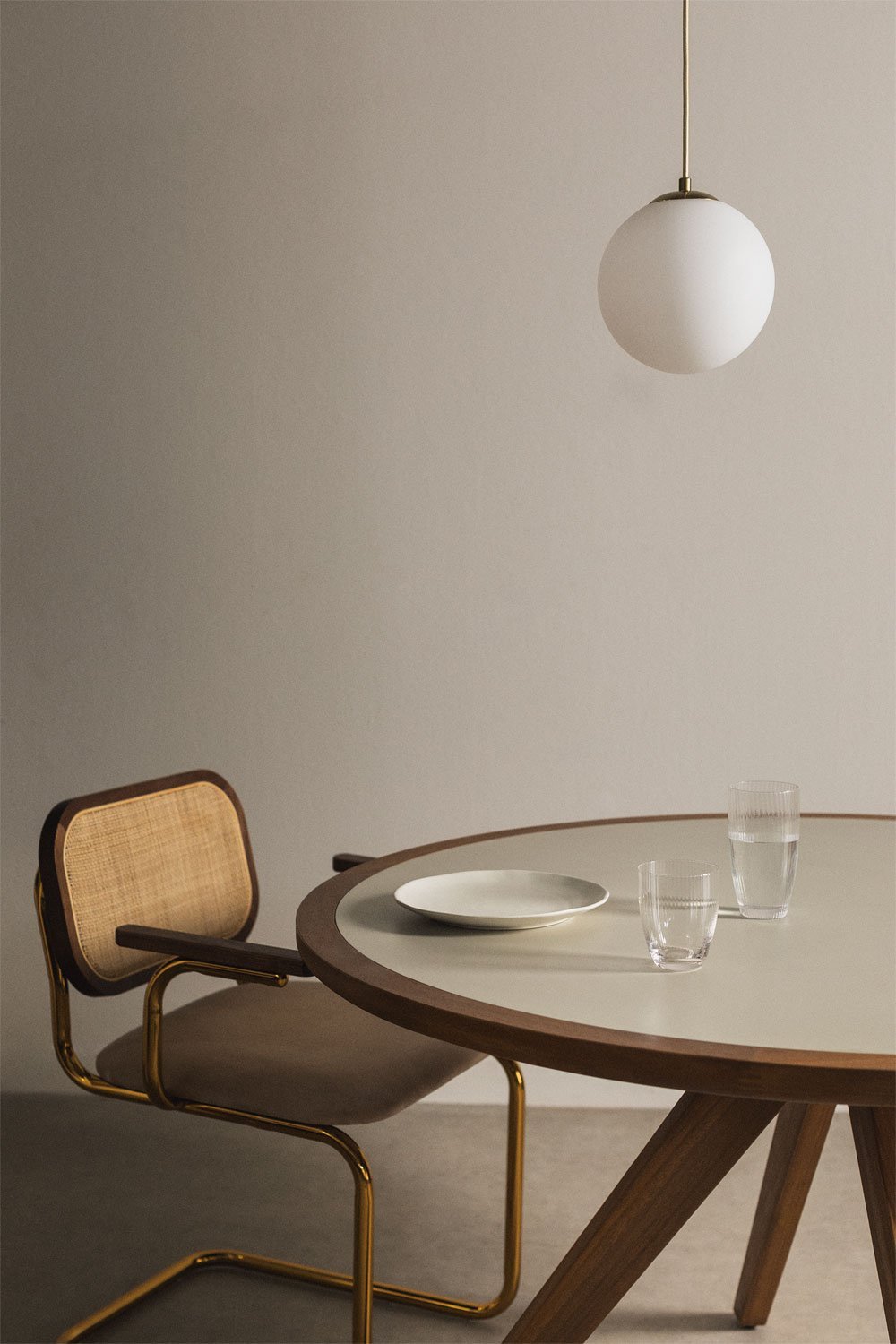 Plafonnier en fer avec boule de verre Uvol      , image de la galerie 1