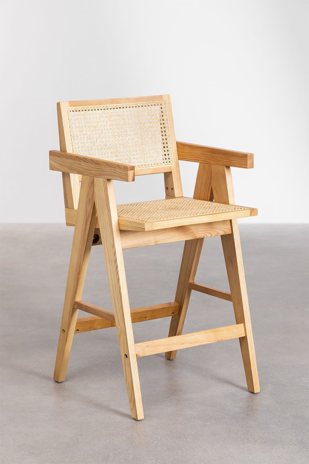 Tabouret haut en bois de Fresno et rotin (65,5 cm) Lali, image de la galerie 2