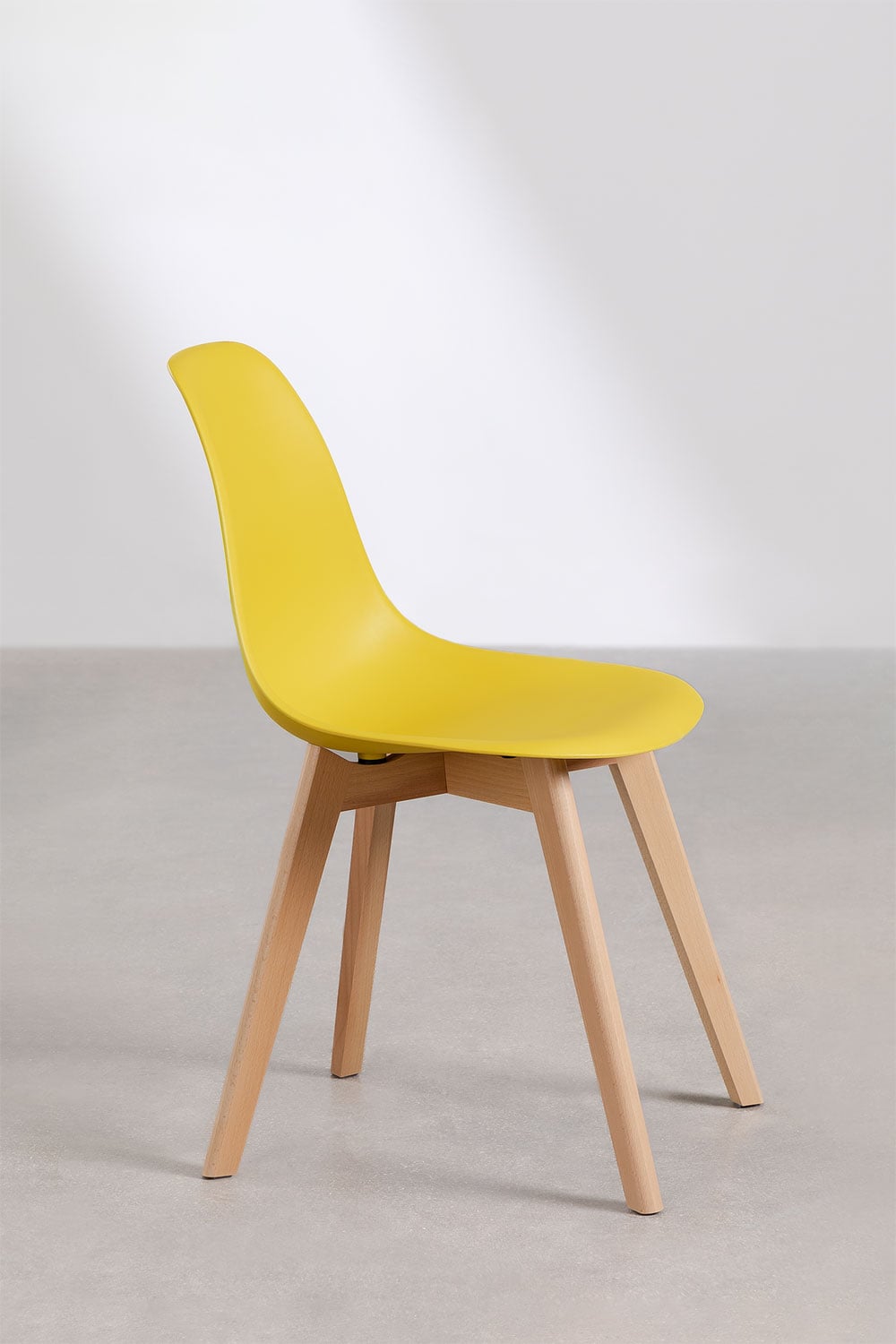 Pack de 4 chaises de salle à manger en polypropylène et bois de hêtre Scand Nordic, image de la galerie 4