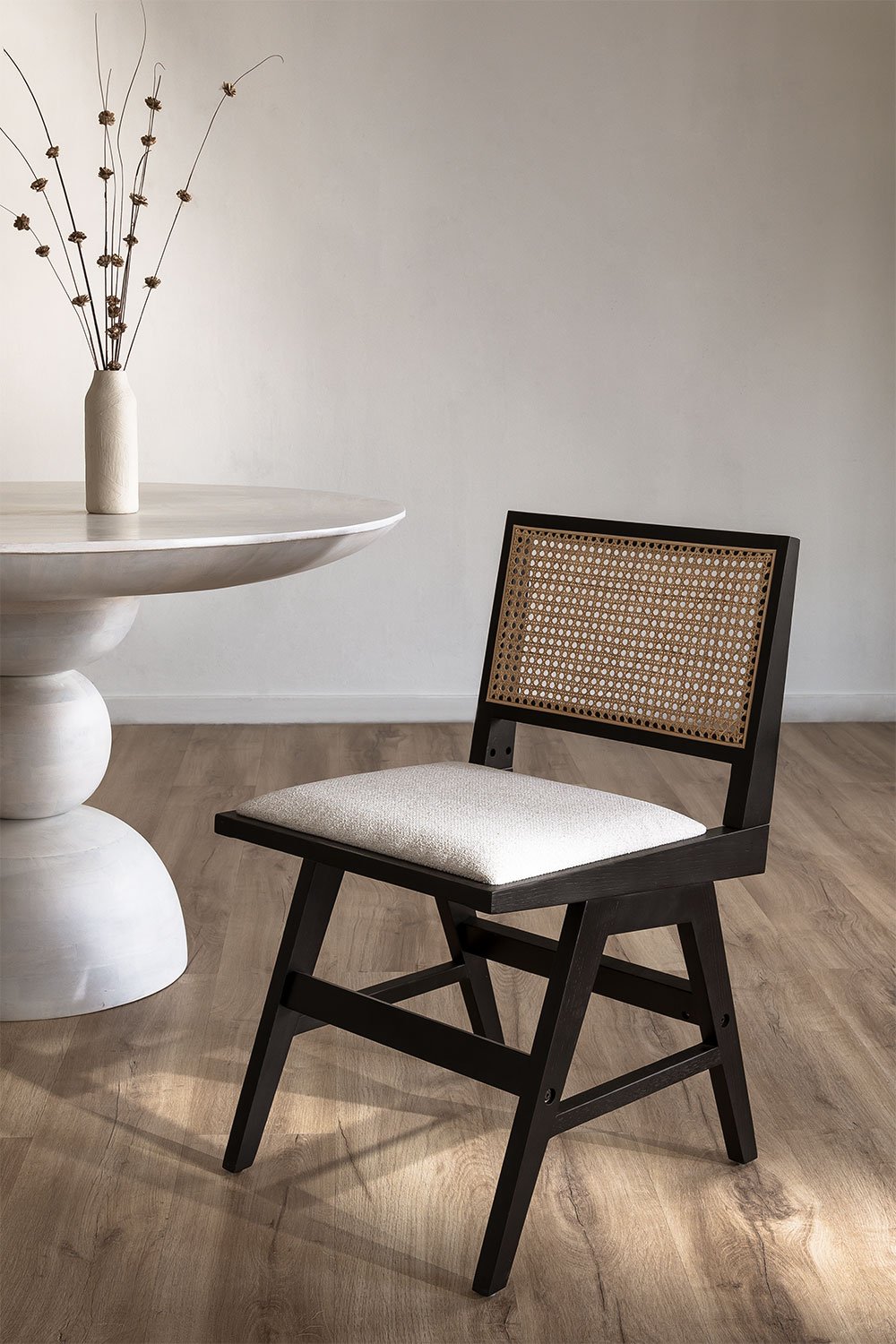 Pack de 4 chaises de salle à manger en bois de frêne et rotin rembourrées Lali, image de la galerie 1