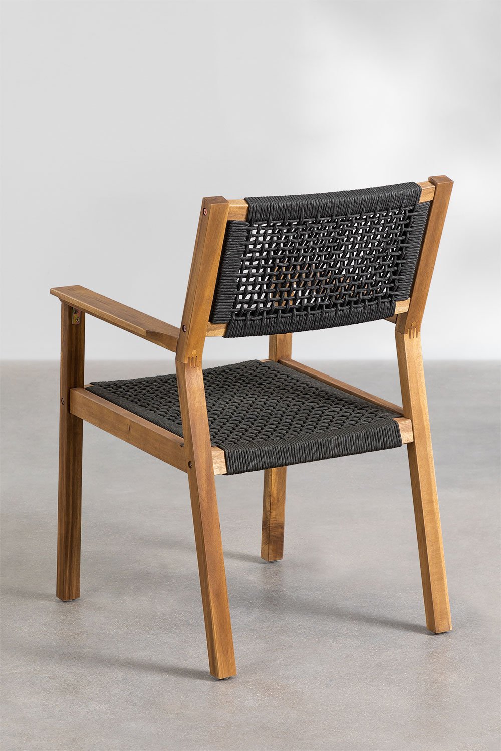 Chaise de salle à manger en bois d'acacia et corde tressée avec accoudoirs Tenay Square, image de la galerie 6