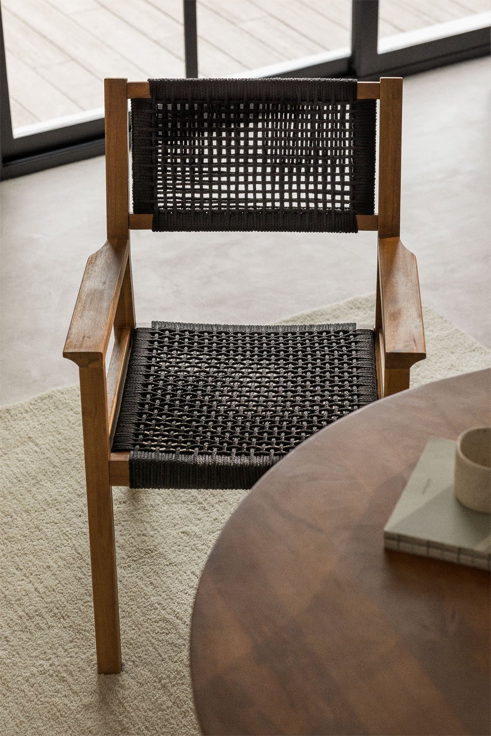 Chaise de salle à manger avec accoudoirs en bois Tenay Square, image de la galerie 1