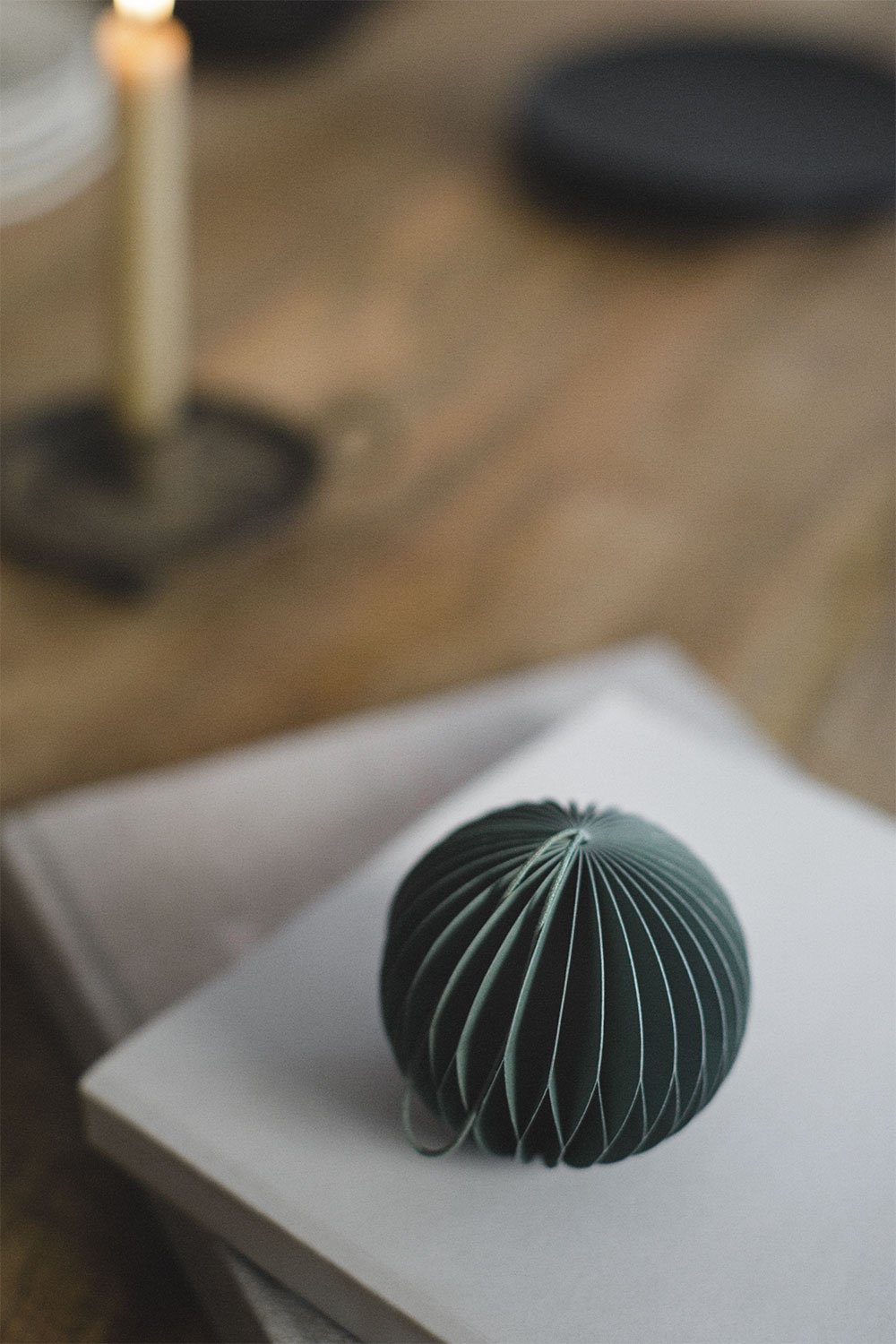 Pack de 6 boules de Noël en papier nid d'abeille Elsa, image de la galerie 1