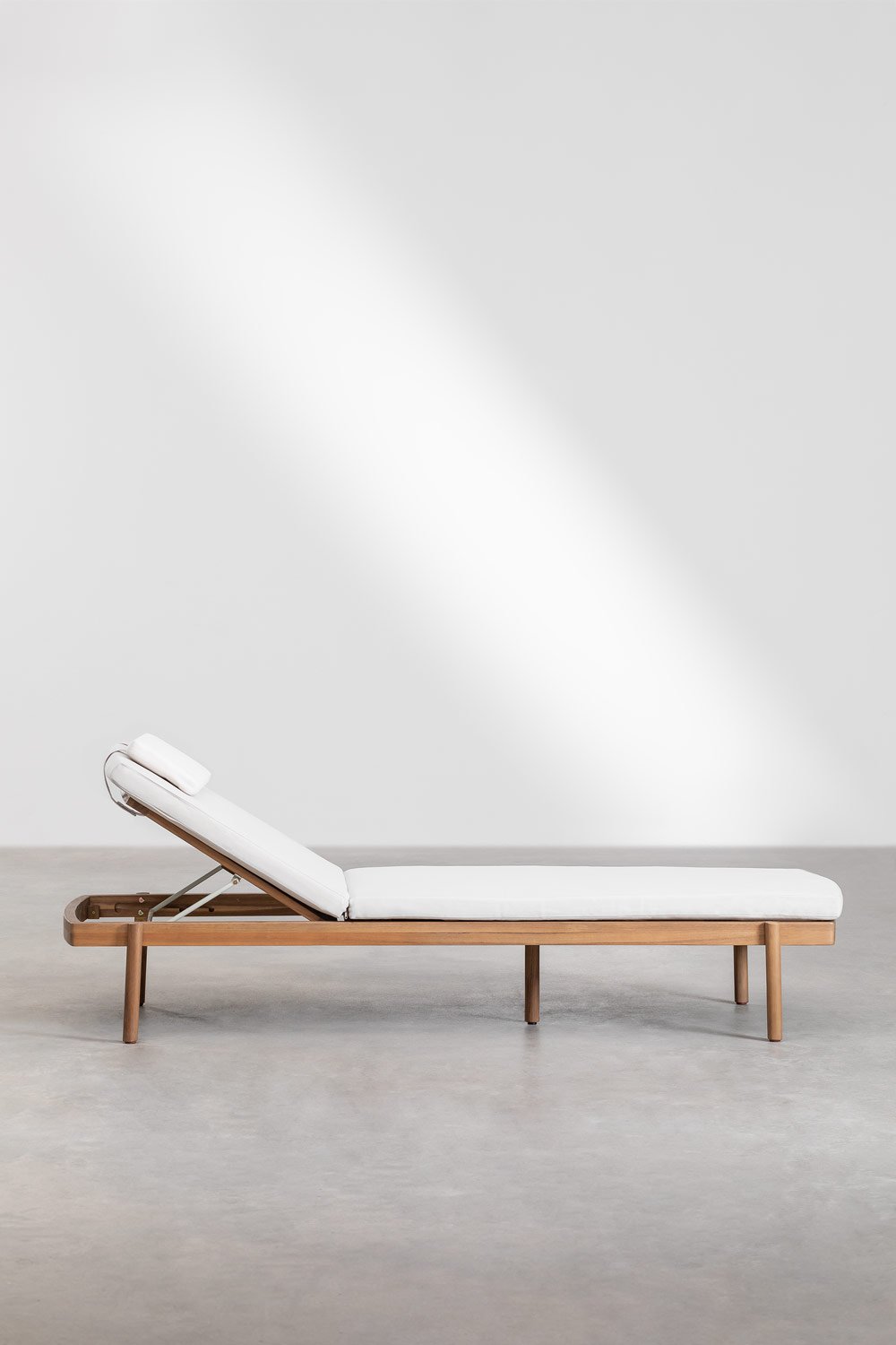 Chaise longue inclinable en bois d'acacia avec coussin Aderyn, image de la galerie 6