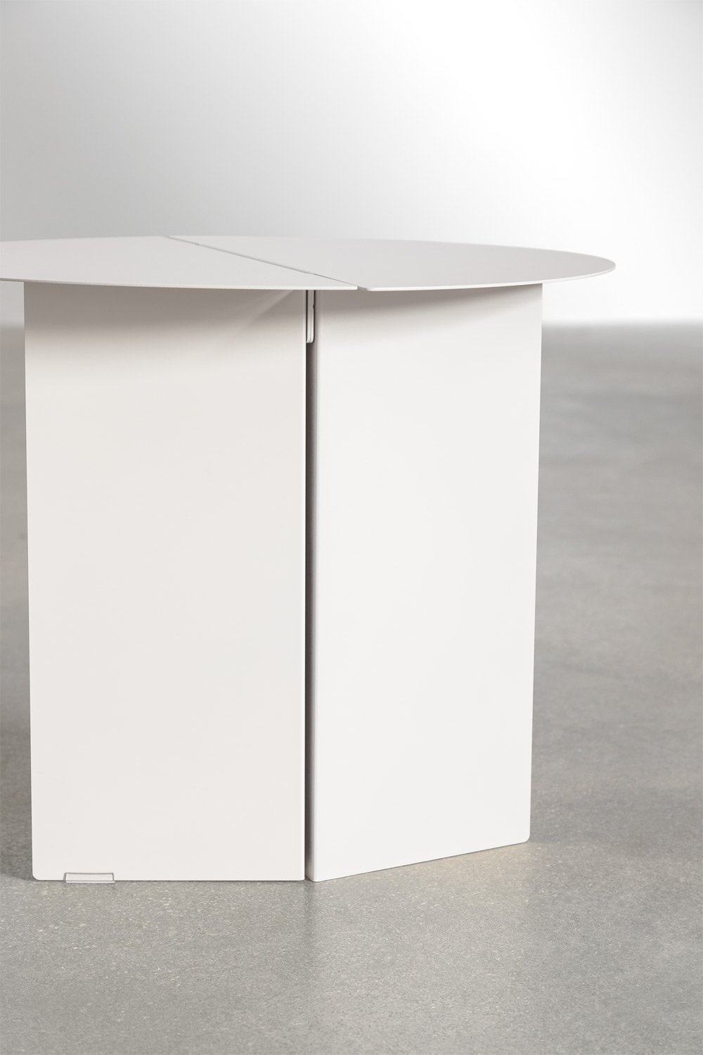 Table d'appoint ronde en acier Gromit, image de la galerie 4