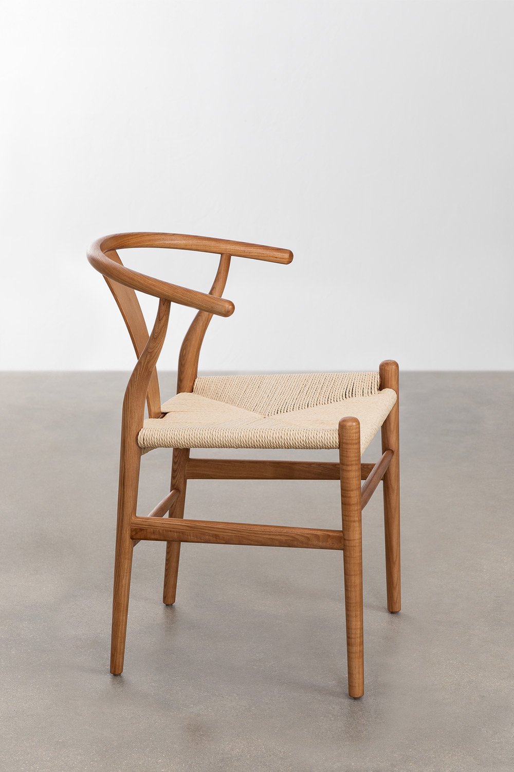 Chaise de salle à manger en bois d'orme Uish Edition, image de la galerie 3