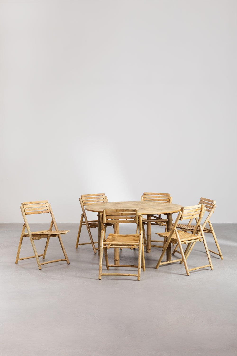 Ensemble table ronde Senia (Ø140 cm) et 6 chaises de jardin pliantes en bambou Nelida, image de la galerie 2