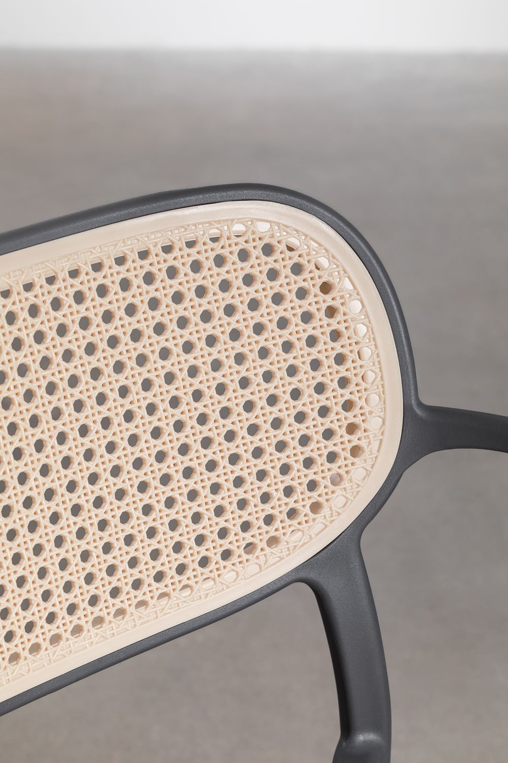 Chaise de jardin empilable avec accoudoirs en polypropylène Omara, image de la galerie 5