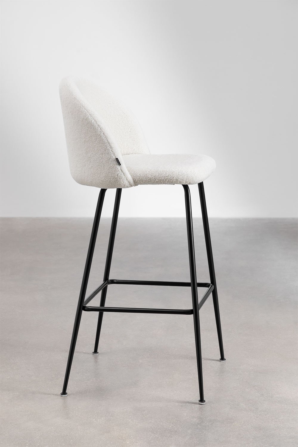 Tabouret haut Kana Design en peau de mouton, image de la galerie 3