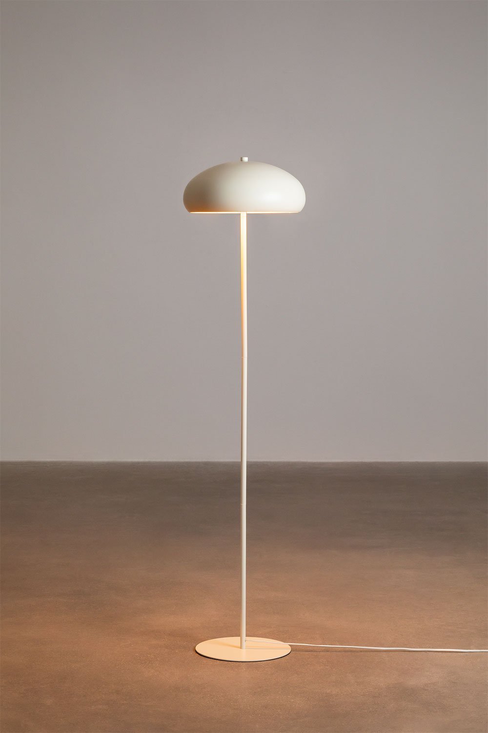 Lampe sur pied en fer Hilma, image de la galerie 3