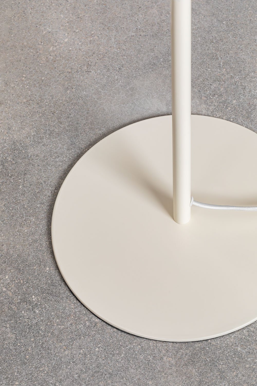 Lampe sur pied en fer Hilma, image de la galerie 5