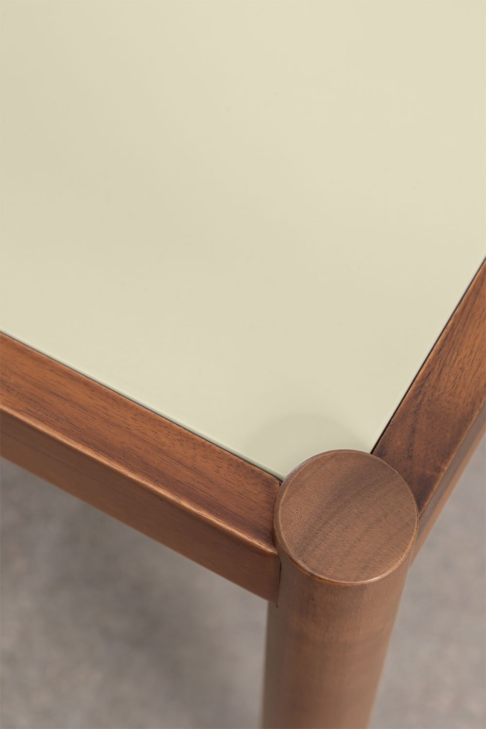 Table basse en ciment et bois d'acacia Gamila, image de la galerie 3