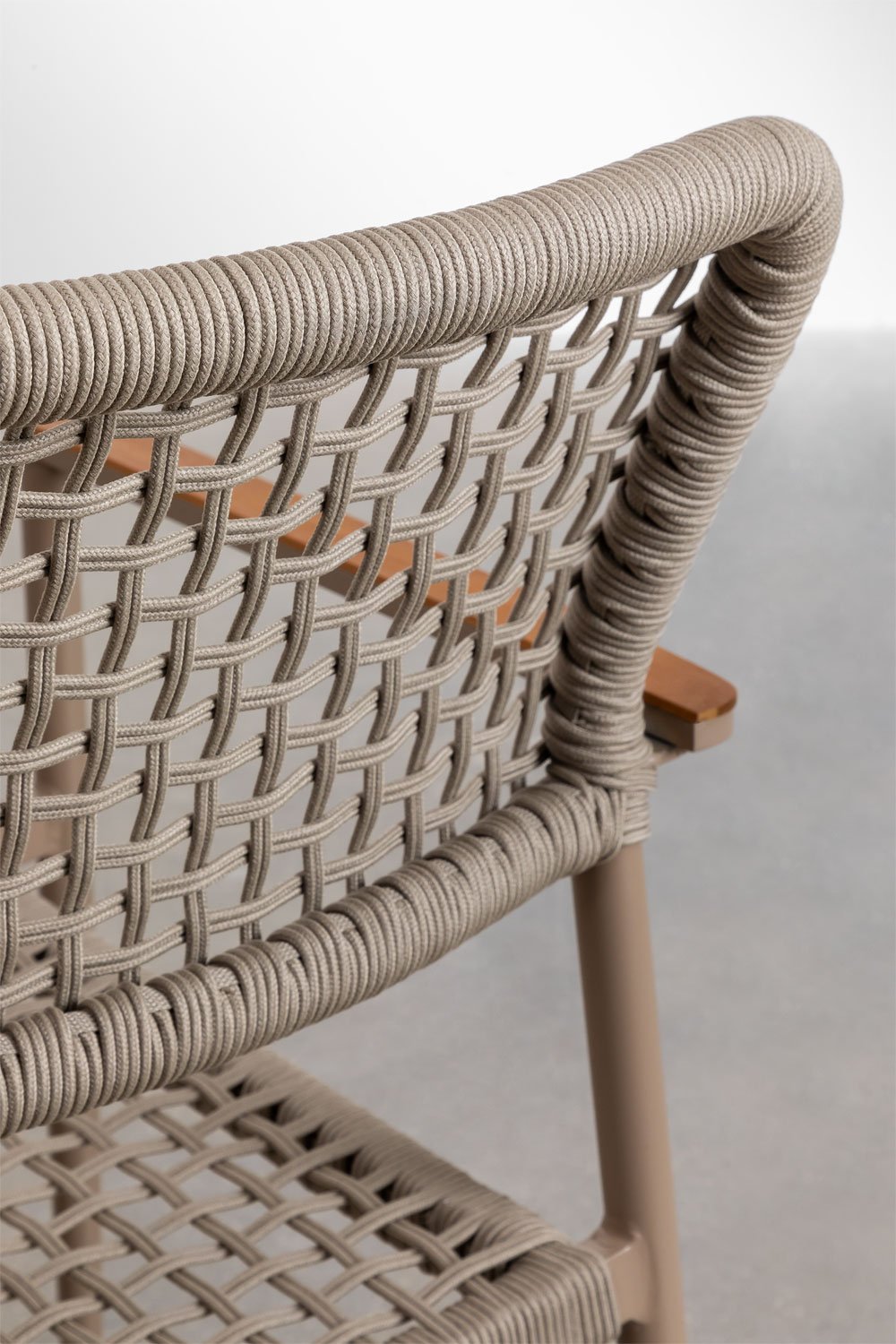 Chaise de jardin empilable avec accoudoirs en aluminium et corde tressée Nediam, image de la galerie 6