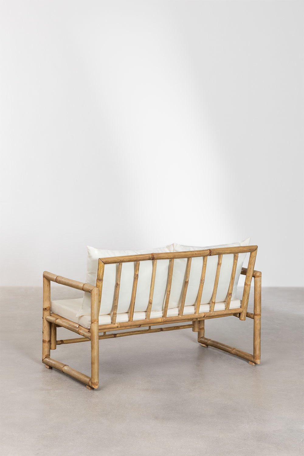 Salon de jardin composé d'un canapé 2 places, 2 fauteuils et table basse en bambou Livayna , image de la galerie 5