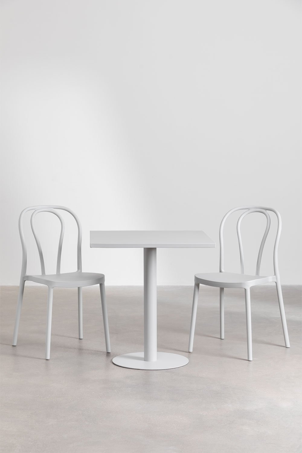 L´ensemble avec une Table Carrée (70x70 cm) et 2 Chaises de Jardin Mizzi, image de la galerie 1