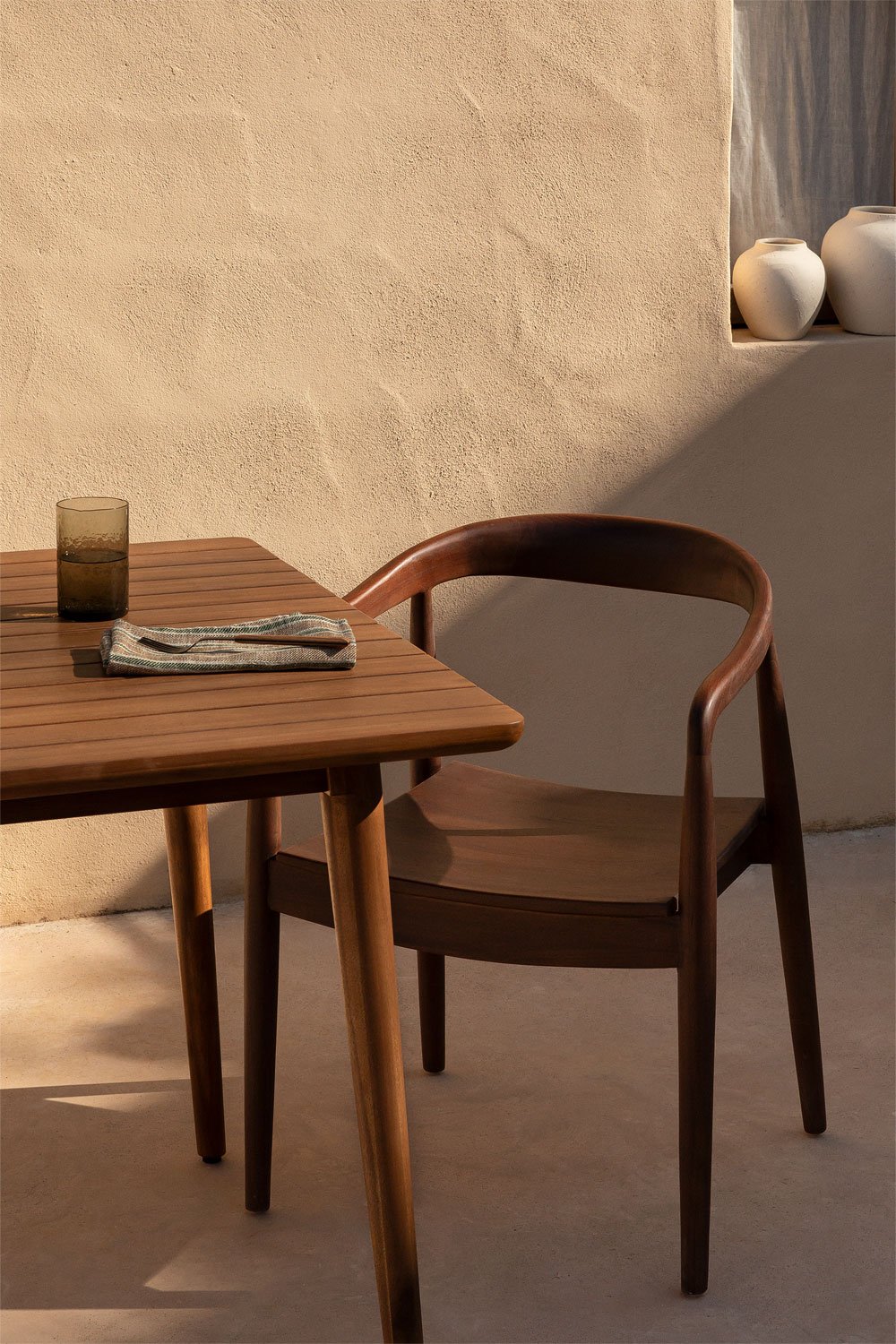 Pack de 2 chaises de jardin avec accoudoirs en bois de teck Alizée, image de la galerie 1