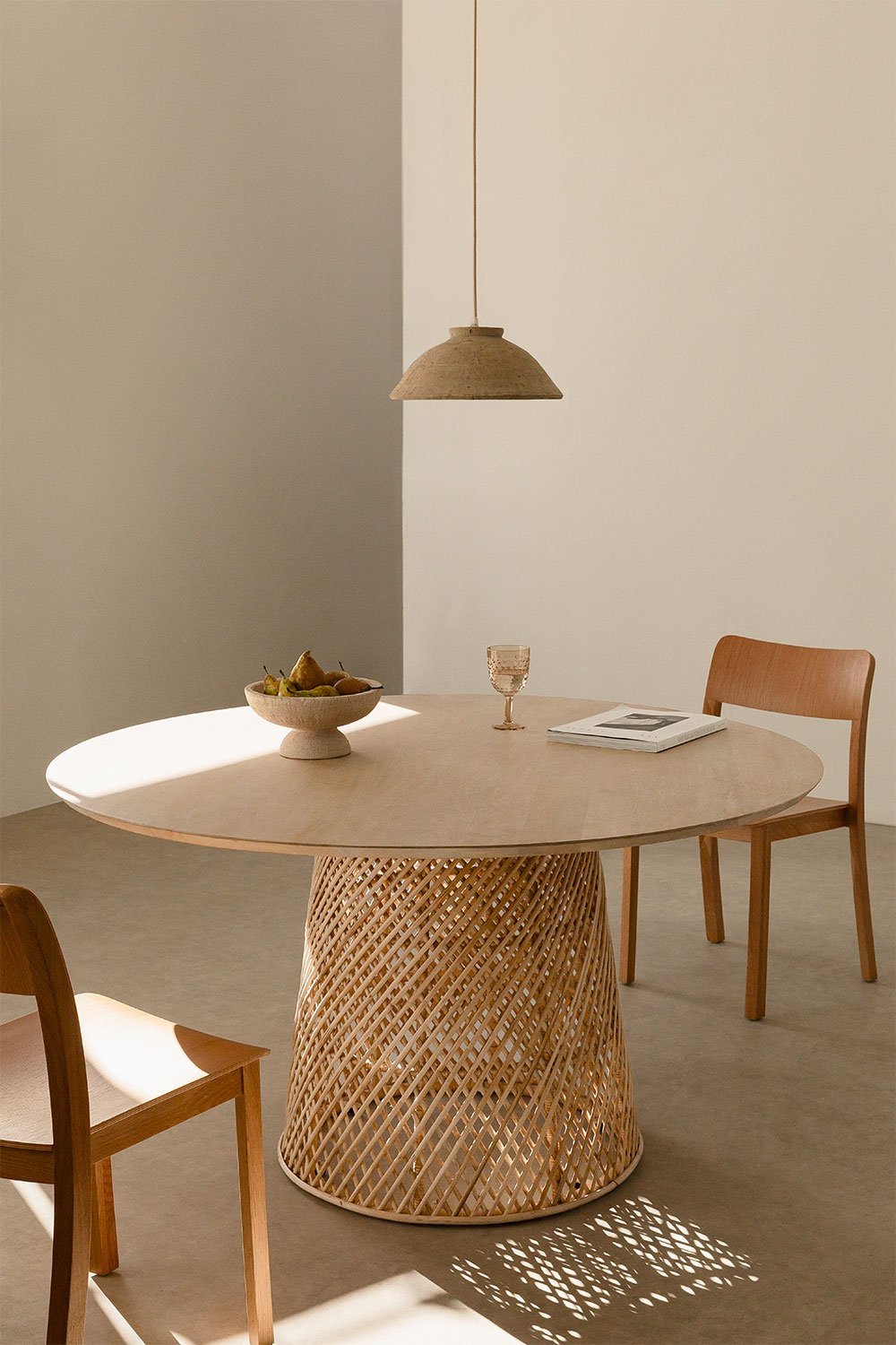 Table à manger ronde en bois de manguier et rotin (Ø140 cm) Suzane, image de la galerie 1