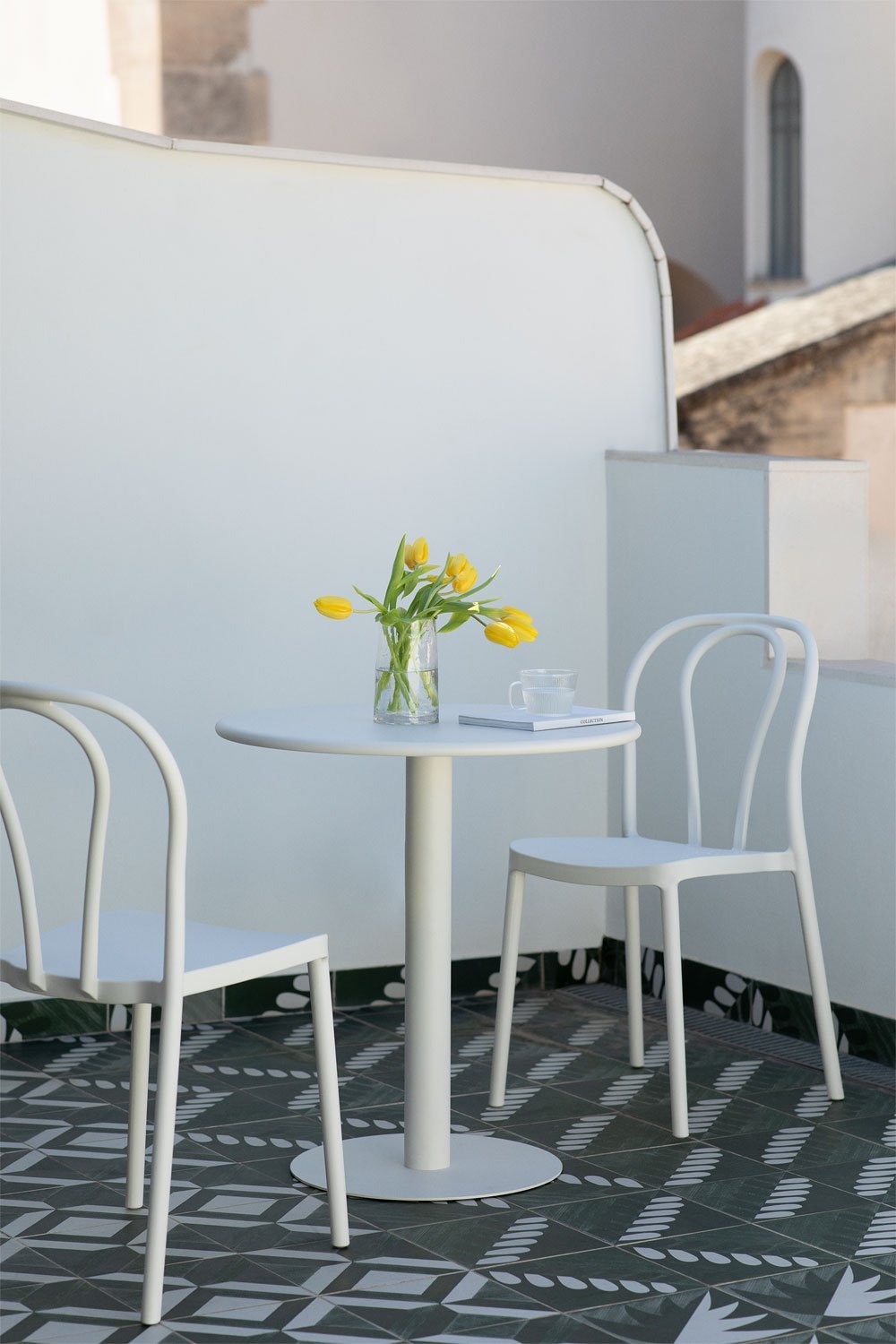 Ensemble avec une table ronde (Ø70 cm) et 2 chaises de jardin Mizzi, image de la galerie 1