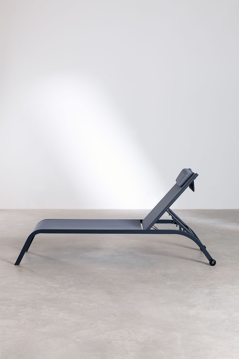 Chaise longue inclinable Therys avec coussin, image de la galerie 3