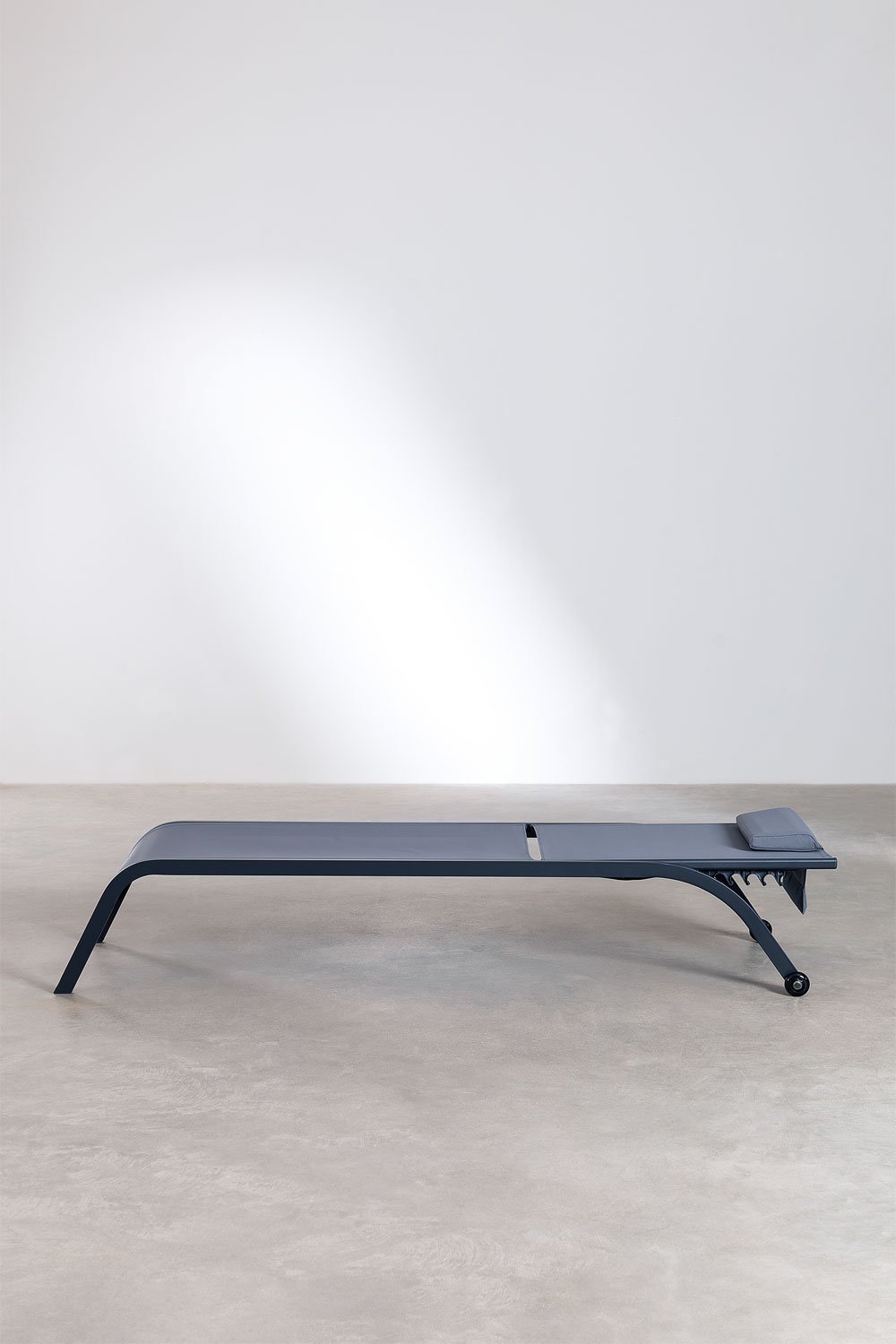 Chaise longue inclinable Therys avec coussin, image de la galerie 4