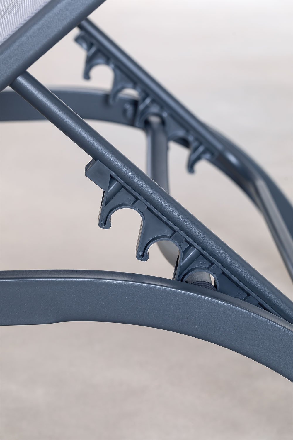 Chaise longue inclinable Therys avec coussin, image de la galerie 7