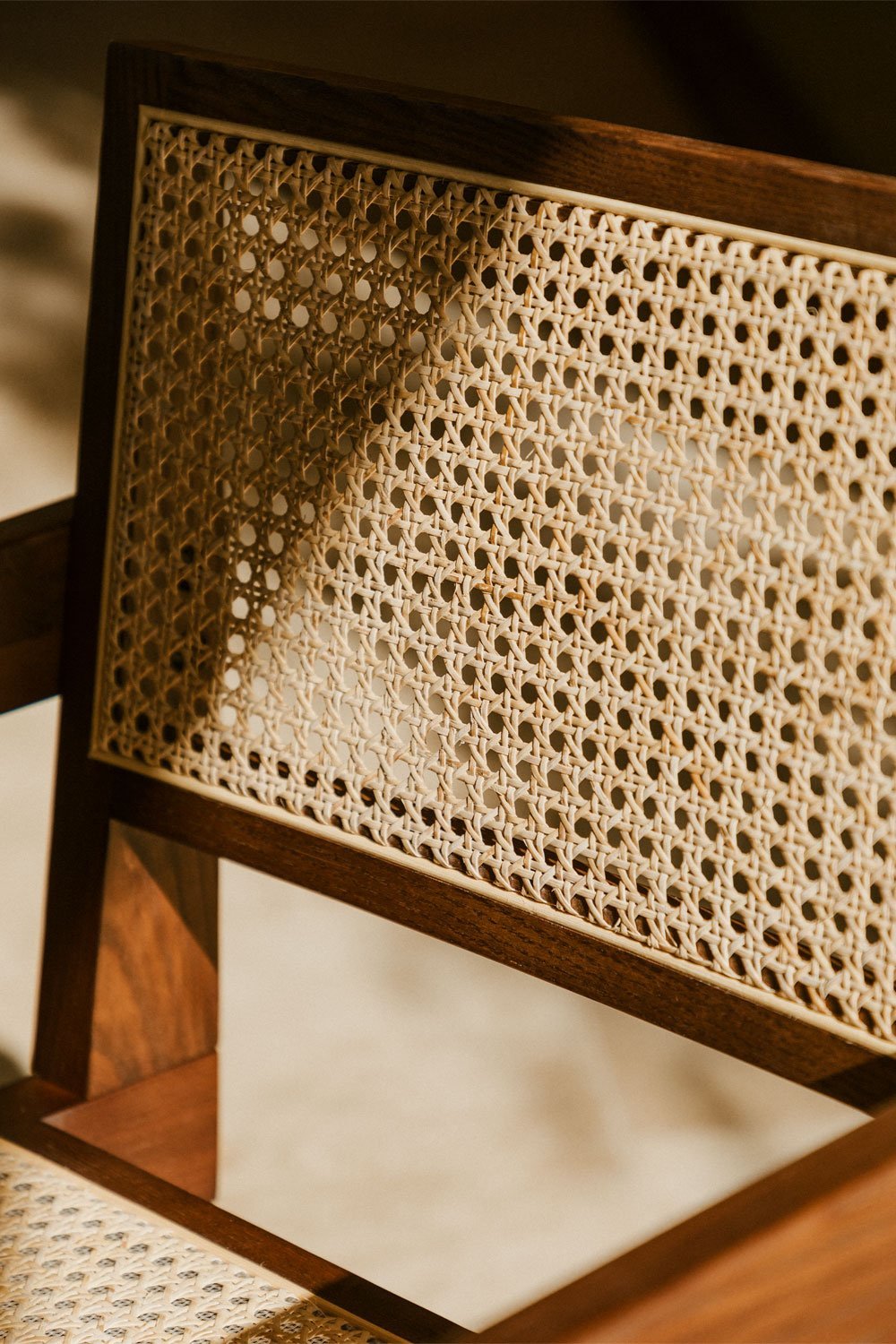 Fauteuil avec accoudoirs en bois de frêne et rotin Lali                    , image de la galerie 2