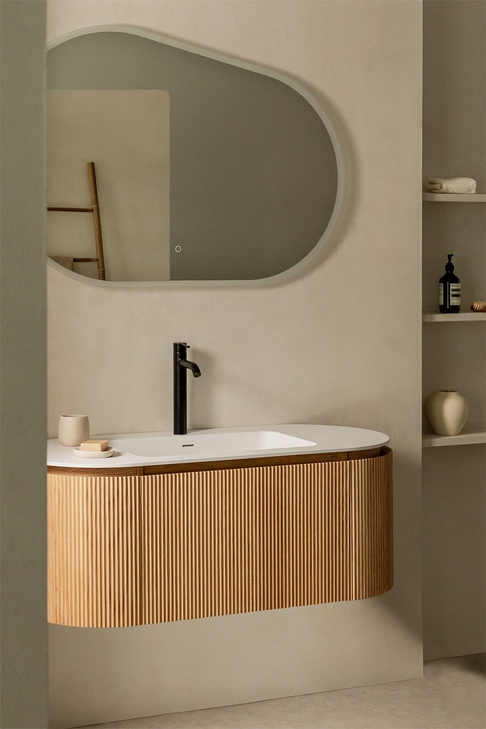Meuble de salle de bain suspendu en bois avec vasque intégrée Carsone, image de la galerie 1