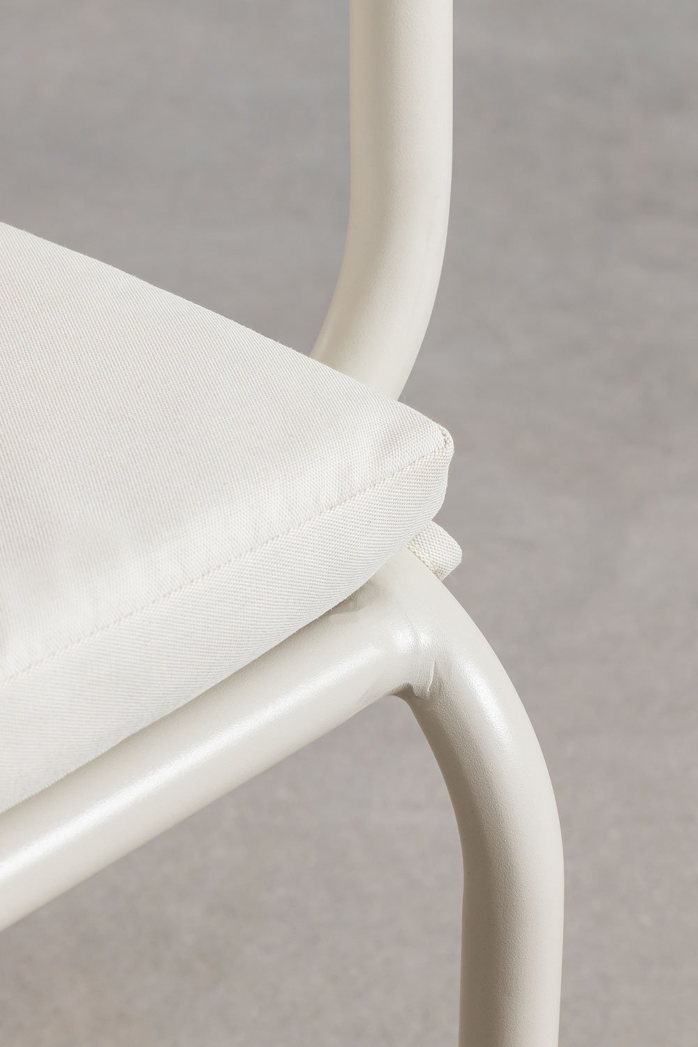 Pack de 4 chaises de jardin empilables avec accoudoirs en corde tressée Arhiza, image de la galerie 6