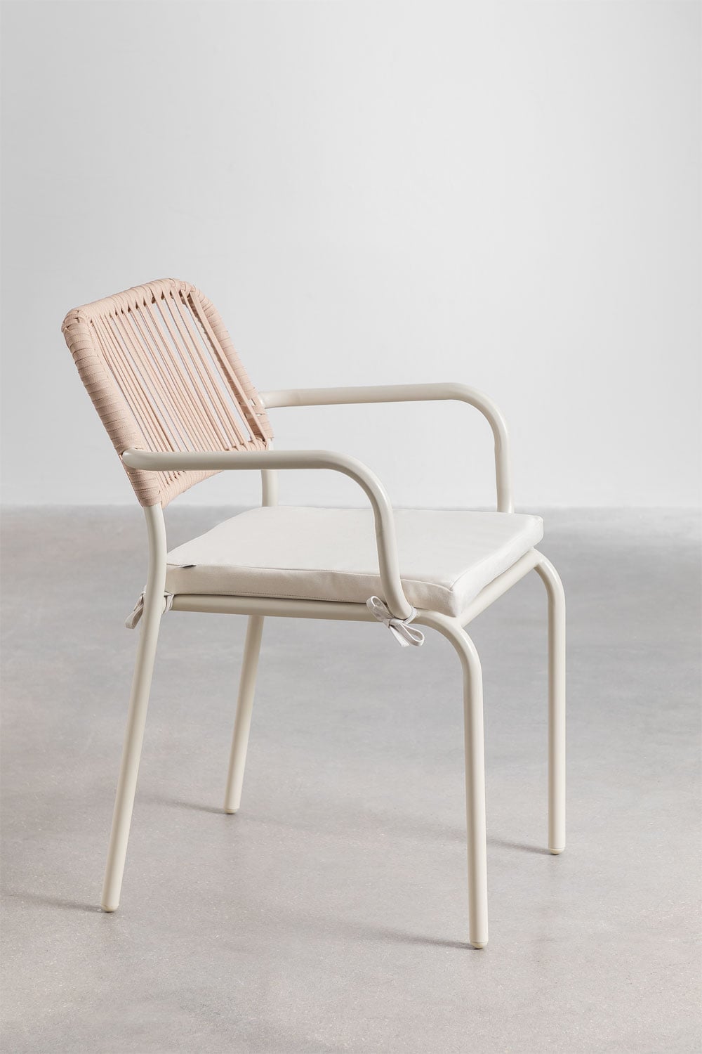 Pack de 4 chaises de salle à manger empilables avec accoudoirs en corde tressée Arhiza, image de la galerie 3