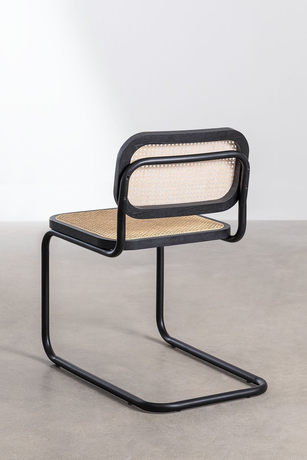 Chaise de salle à manger en rotin noir Tento, image de la galerie 5
