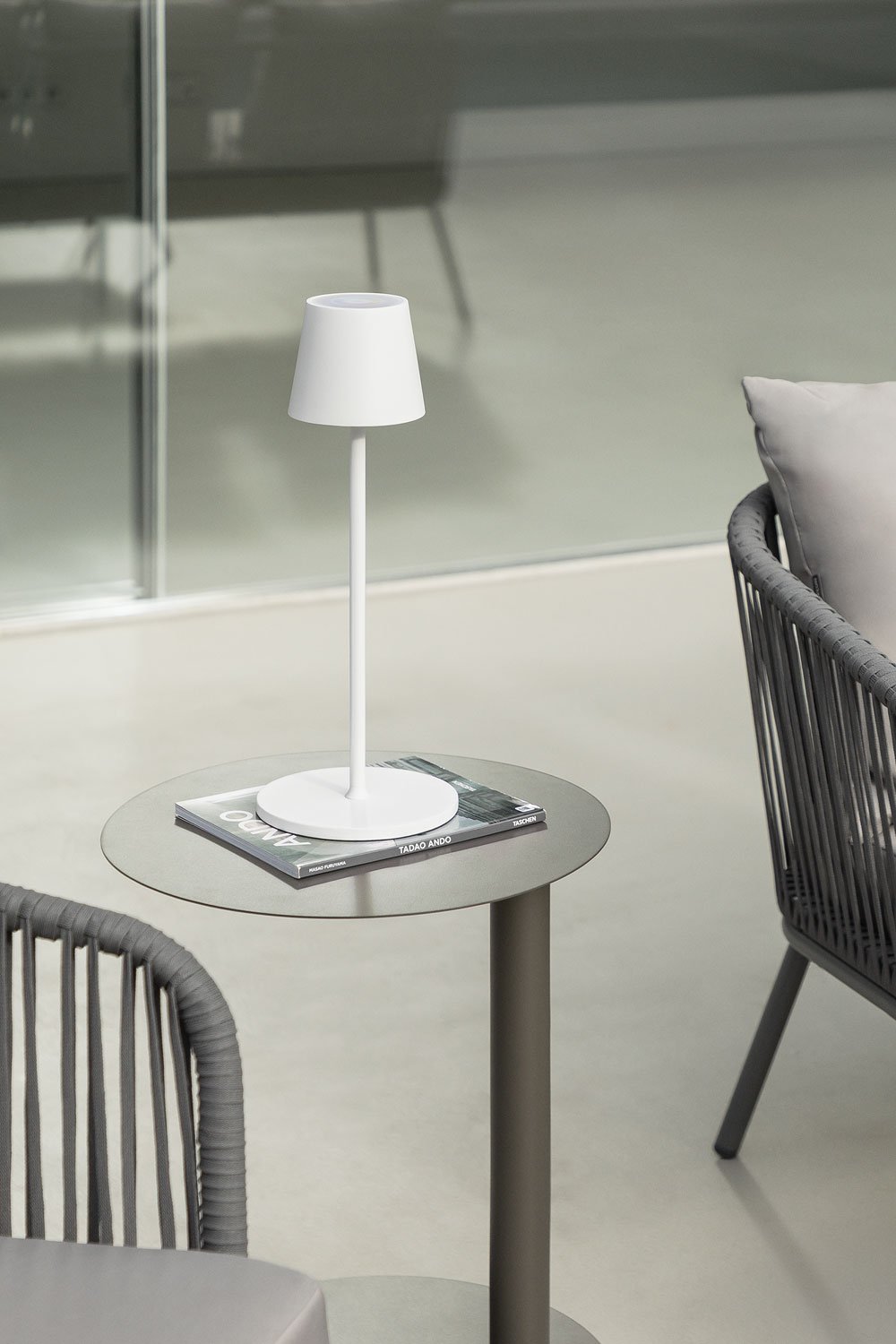 Lampe de table d'extérieur LED sans fil Isona, image de la galerie 1