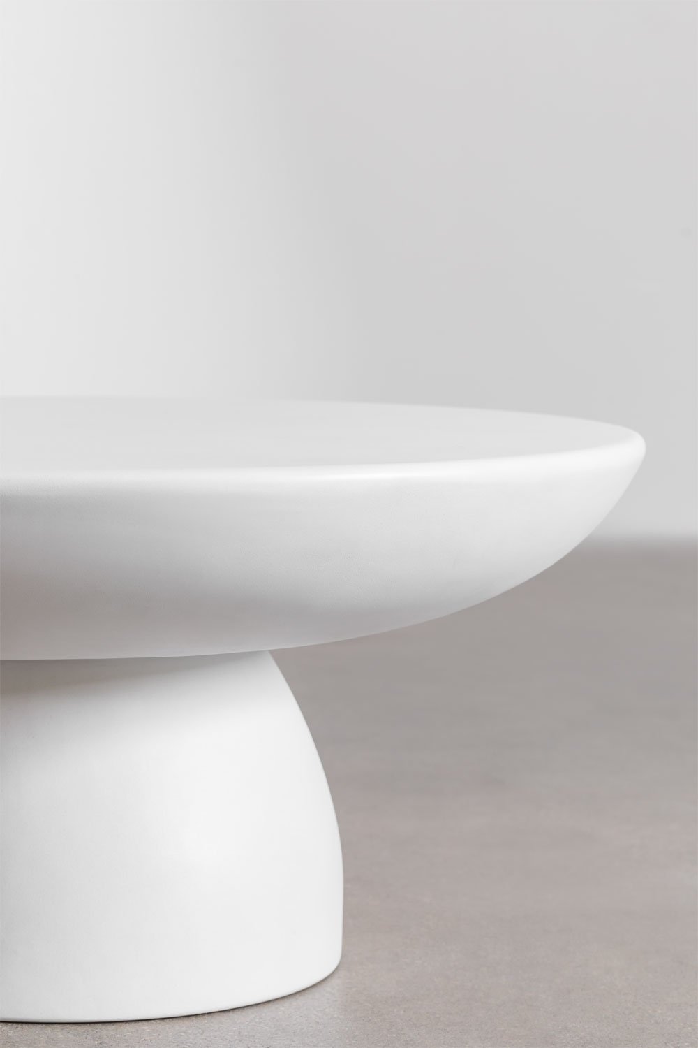 Table basse ronde Ø70 cm en ciment Zenadia, image de la galerie 3