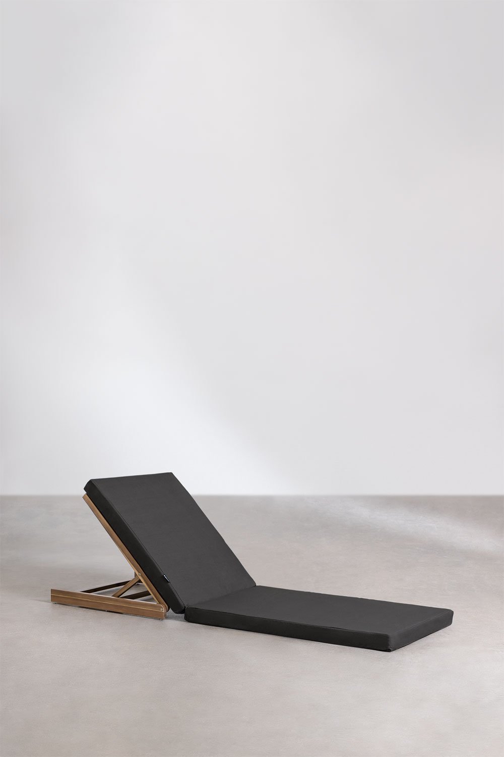 Chaise longue en bois d'acacia Idaira, image de la galerie 1