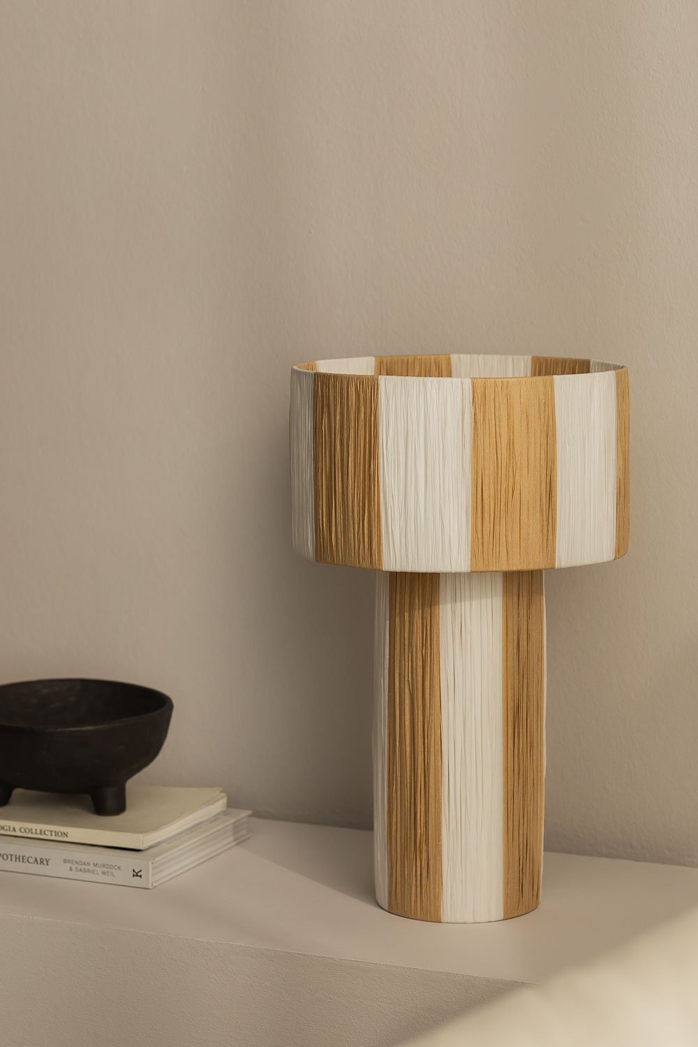 Lampe de table en raphia Evora, image de la galerie 1