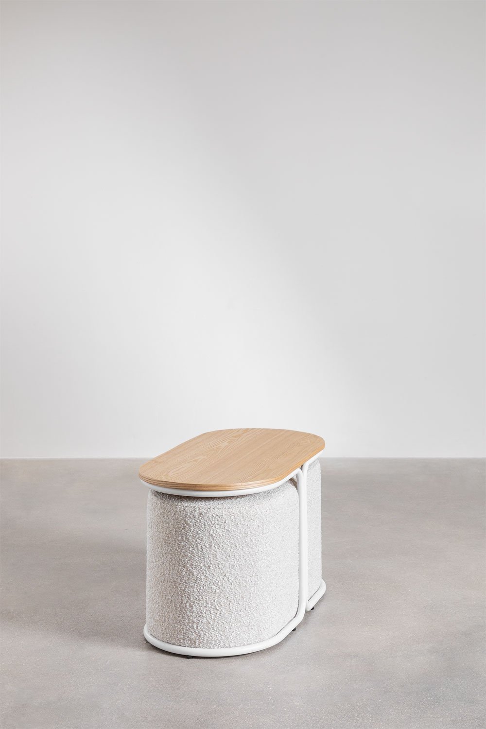 Table basse ovale en bois avec poufs Utred, image de la galerie 2