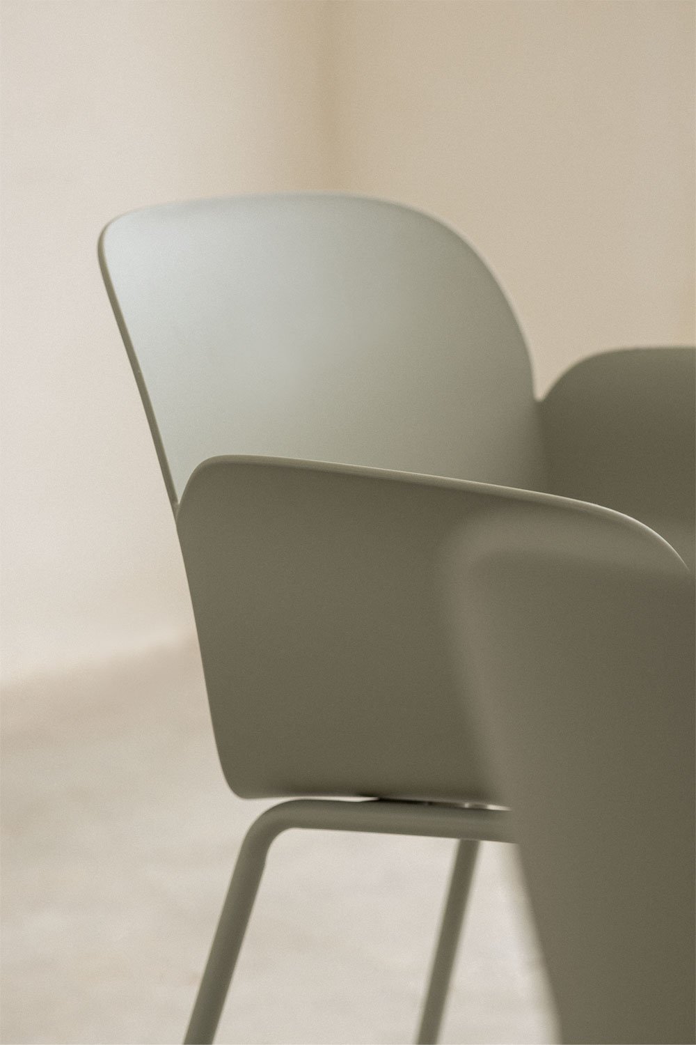 Pack de 2 chaises de jardin en fer et polypropylène Lynette, image de la galerie 2