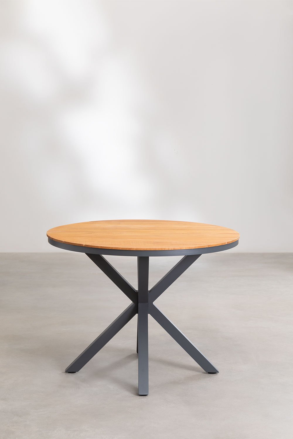 Table de jardin ronde en bois d'eucalyptus et aluminium Archer, image de la galerie 3